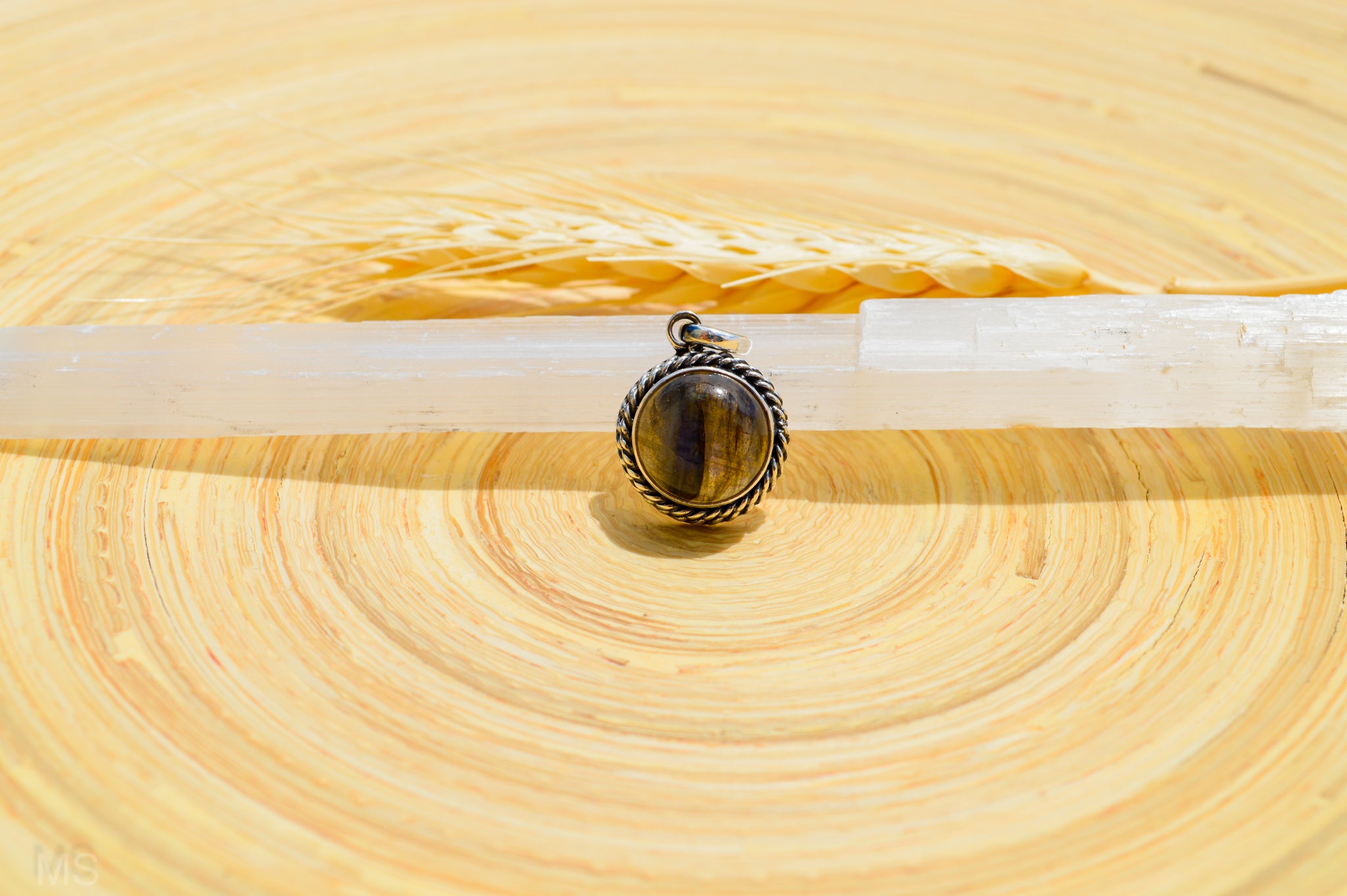 Labradorite Circle Pendant